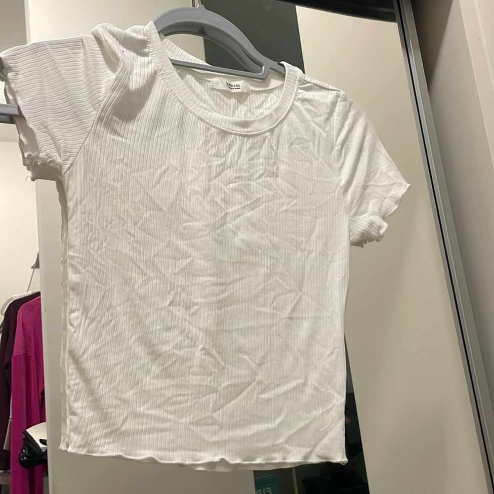 White gotten short sleeve crop top size S with scallop detailing.
